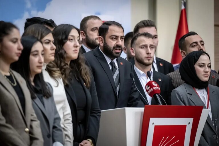 chp-gencligi-cem-aydina-destek-verdi-Cy8sBfk8.jpg