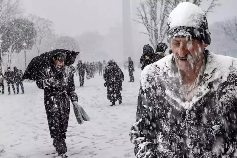 istanbulun-trafigi-kar-yagisini-etkiliyor-3wm8pXBe.jpg