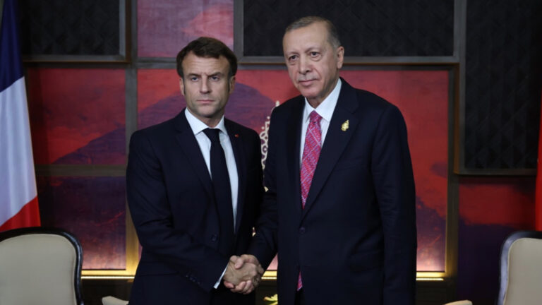 macronla-gorusen-erdogan-rusya-ile-ukrayna-arasindaki-baris-cabalarina-her-turlu-katkiyi-vermeye-devam-edecegiz-UiYzHzVr.jpg